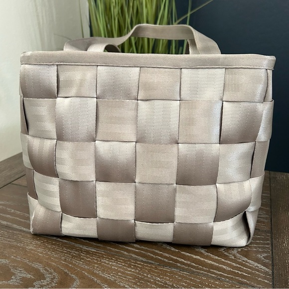 Harvey's Seatbelt Bags Large Tote Bag in Champagne - Picture 3 of 11